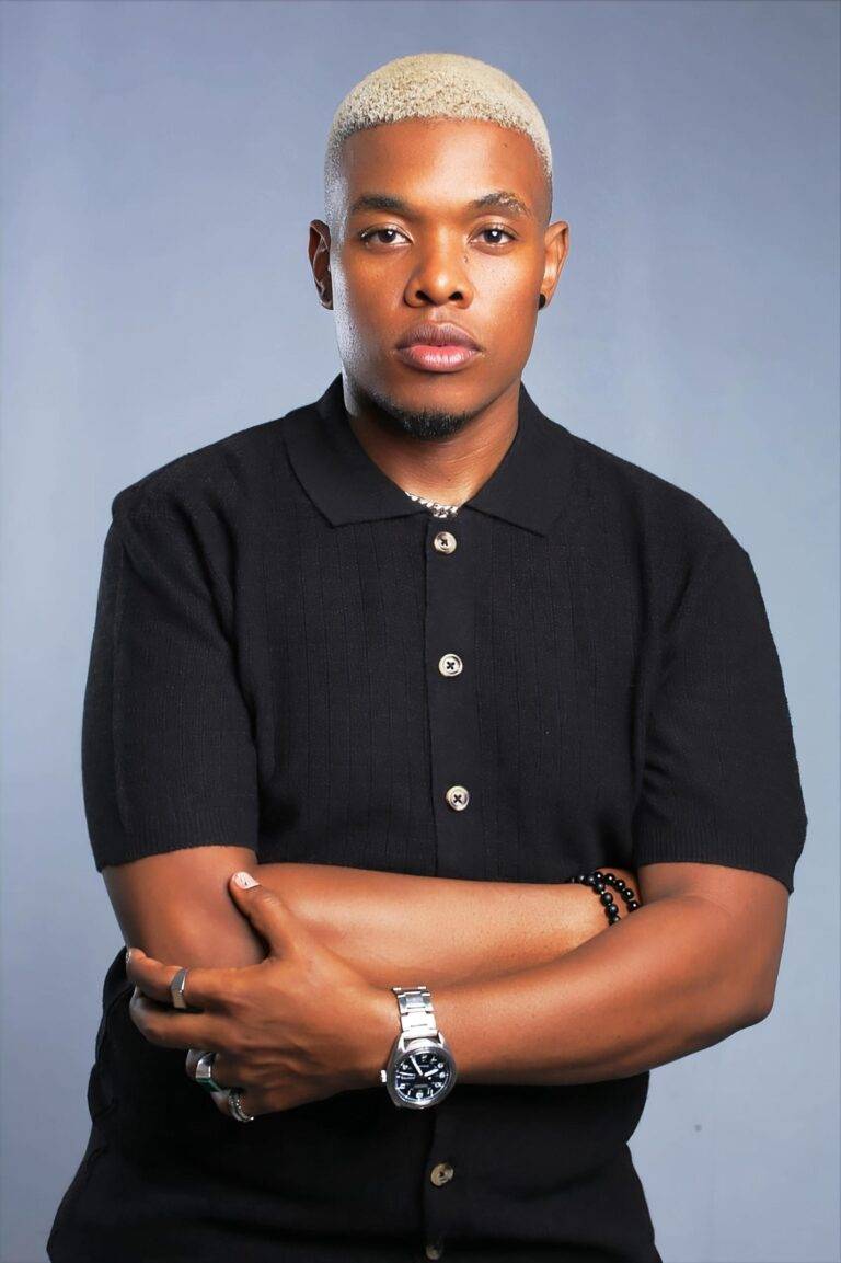 Picture of the AfroSoul Star,Mwezi Ngutyana also known as Baweze on stage